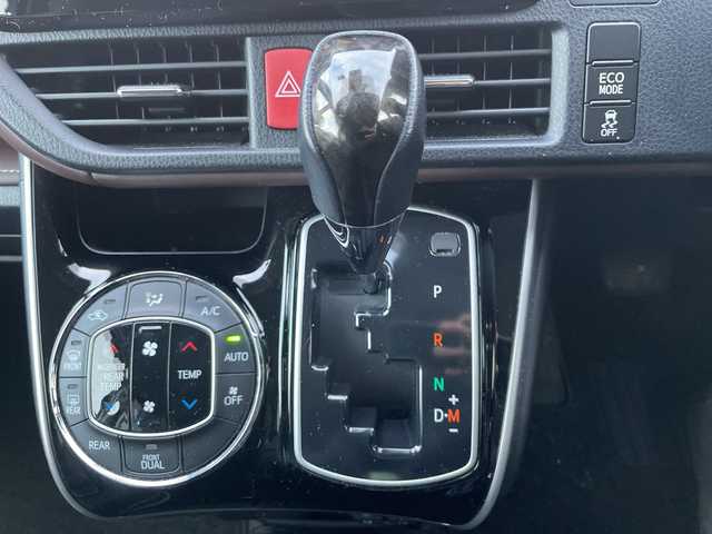 トヨタ エスクァイア Gi 道央・札幌 2017(平29)年 8.8万km ホワイトパールクリスタルシャイン ・4WD　/寒冷地仕様/・トヨタセーフティセンス/・プリクラッシュセーフティ/・アクティブクルーズコントロール/・レーンキープアシスト/・純正メモリナビ/・ＤＶＤ・ＣＤ・ＳＤ・ＢＴ/・フルセグＴＶ/バックカメラ/・黒レザーシート/・前席シートヒーター/・スマートキー/エンジンスターボタン/・両側パワースライドドア/・オートライト/オートハイビーム/・LEDヘッドライト/フォグライト/・前方ドラレコ