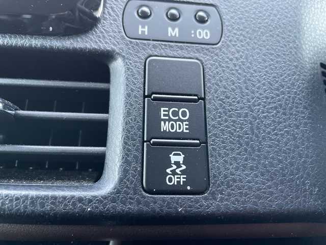 トヨタ エスクァイア Gi 道央・札幌 2017(平29)年 8.8万km ホワイトパールクリスタルシャイン ・4WD　/寒冷地仕様/・トヨタセーフティセンス/・プリクラッシュセーフティ/・アクティブクルーズコントロール/・レーンキープアシスト/・純正メモリナビ/・ＤＶＤ・ＣＤ・ＳＤ・ＢＴ/・フルセグＴＶ/バックカメラ/・黒レザーシート/・前席シートヒーター/・スマートキー/エンジンスターボタン/・両側パワースライドドア/・オートライト/オートハイビーム/・LEDヘッドライト/フォグライト/・前方ドラレコ