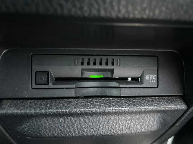 トヨタ エスクァイア Gi 道央・札幌 2017(平29)年 8.8万km ホワイトパールクリスタルシャイン ・4WD　/寒冷地仕様/・トヨタセーフティセンス/・プリクラッシュセーフティ/・アクティブクルーズコントロール/・レーンキープアシスト/・純正メモリナビ/・ＤＶＤ・ＣＤ・ＳＤ・ＢＴ/・フルセグＴＶ/バックカメラ/・黒レザーシート/・前席シートヒーター/・スマートキー/エンジンスターボタン/・両側パワースライドドア/・オートライト/オートハイビーム/・LEDヘッドライト/フォグライト/・前方ドラレコ