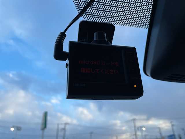 トヨタ エスクァイア Gi 道央・札幌 2017(平29)年 8.8万km ホワイトパールクリスタルシャイン ・4WD　/寒冷地仕様/・トヨタセーフティセンス/・プリクラッシュセーフティ/・アクティブクルーズコントロール/・レーンキープアシスト/・純正メモリナビ/・ＤＶＤ・ＣＤ・ＳＤ・ＢＴ/・フルセグＴＶ/バックカメラ/・黒レザーシート/・前席シートヒーター/・スマートキー/エンジンスターボタン/・両側パワースライドドア/・オートライト/オートハイビーム/・LEDヘッドライト/フォグライト/・前方ドラレコ