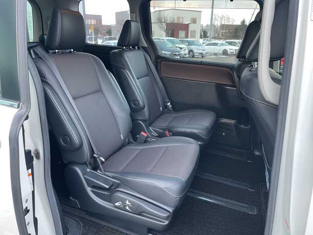 トヨタ エスクァイア Gi 道央・札幌 2017(平29)年 8.8万km ホワイトパールクリスタルシャイン ・4WD　/寒冷地仕様/・トヨタセーフティセンス/・プリクラッシュセーフティ/・アクティブクルーズコントロール/・レーンキープアシスト/・純正メモリナビ/・ＤＶＤ・ＣＤ・ＳＤ・ＢＴ/・フルセグＴＶ/バックカメラ/・黒レザーシート/・前席シートヒーター/・スマートキー/エンジンスターボタン/・両側パワースライドドア/・オートライト/オートハイビーム/・LEDヘッドライト/フォグライト/・前方ドラレコ