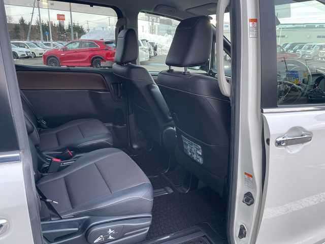 トヨタ エスクァイア Gi 道央・札幌 2017(平29)年 8.8万km ホワイトパールクリスタルシャイン ・4WD　/寒冷地仕様/・トヨタセーフティセンス/・プリクラッシュセーフティ/・アクティブクルーズコントロール/・レーンキープアシスト/・純正メモリナビ/・ＤＶＤ・ＣＤ・ＳＤ・ＢＴ/・フルセグＴＶ/バックカメラ/・黒レザーシート/・前席シートヒーター/・スマートキー/エンジンスターボタン/・両側パワースライドドア/・オートライト/オートハイビーム/・LEDヘッドライト/フォグライト/・前方ドラレコ