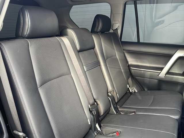 トヨタ ランドクルーザー プラド TX Lパッケージ 鳥取県 2023(令5)年 2万km ブラック ワンオーナー/7人乗り/WALD製20インチAW/サンルーフ/ブラックレザーシート/全方位カメラ/電子切替トランスファ/スマートキーx２個/ウッドコンビハンドル/メーカーナビゲーション/HDMI入力キッド/フルセグ・Bluetooth/TVキャンセラー/プリクラッシュセーフティ/レーンデパーチャー/レーダークルーズ/インテリソナー/オートハイビーム/前席パワーシート/サード電動格納シート/前席エアーシート/オートワイパー/オートライト/オートリトラクトミラー/LEDヘッドライト/LEDフォグ/ETCユニット/保証書・取説・スペアキー