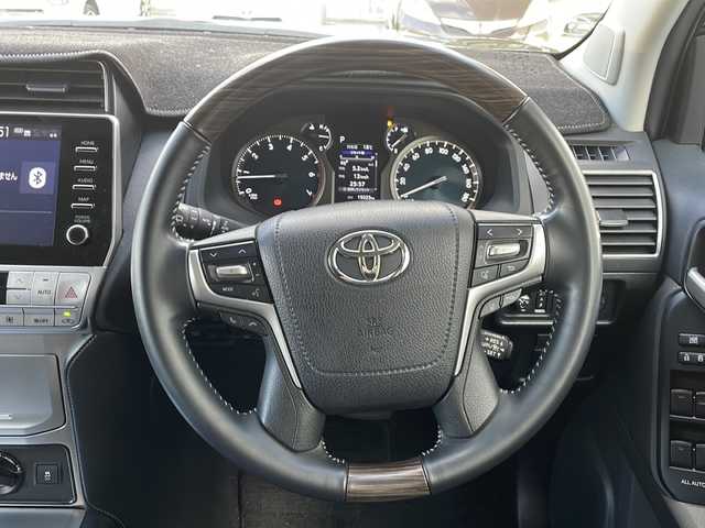 トヨタ ランドクルーザー プラド TX Lパッケージ 鳥取県 2023(令5)年 2万km ブラック ワンオーナー/7人乗り/WALD製20インチAW/サンルーフ/ブラックレザーシート/全方位カメラ/電子切替トランスファ/スマートキーx２個/ウッドコンビハンドル/メーカーナビゲーション/HDMI入力キッド/フルセグ・Bluetooth/TVキャンセラー/プリクラッシュセーフティ/レーンデパーチャー/レーダークルーズ/インテリソナー/オートハイビーム/前席パワーシート/サード電動格納シート/前席エアーシート/オートワイパー/オートライト/オートリトラクトミラー/LEDヘッドライト/LEDフォグ/ETCユニット/保証書・取説・スペアキー