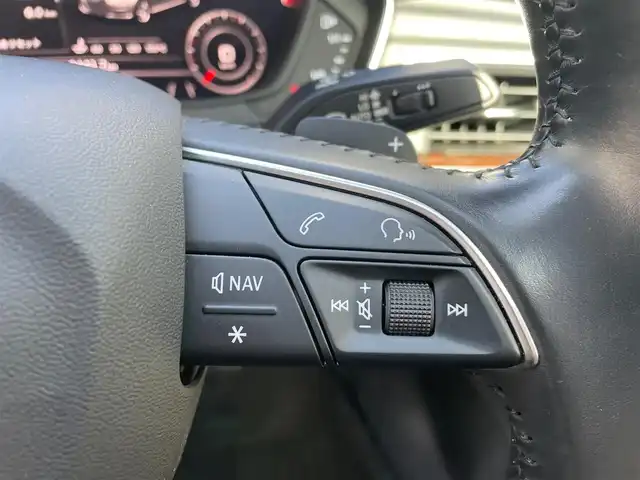 アウディ Ａ４ 2．0TFSI 東京都 2016(平28)年 7.2万km ミトスブラックメタリック 純正HDDナビ/・フルセグTV/・Bluetooth接続/・バックカメラ/・AM　FM/本革レザーシート（ベージュ）/・パワーシート/・シートヒーター/純正17インチAW/ETC/ドラレコ/コーナーセンサー/スマートキー/HIDヘッドランプ/オートライト/ABS/盗難防止/MTモード付AT/スペアキー/保証書＆取扱説明書