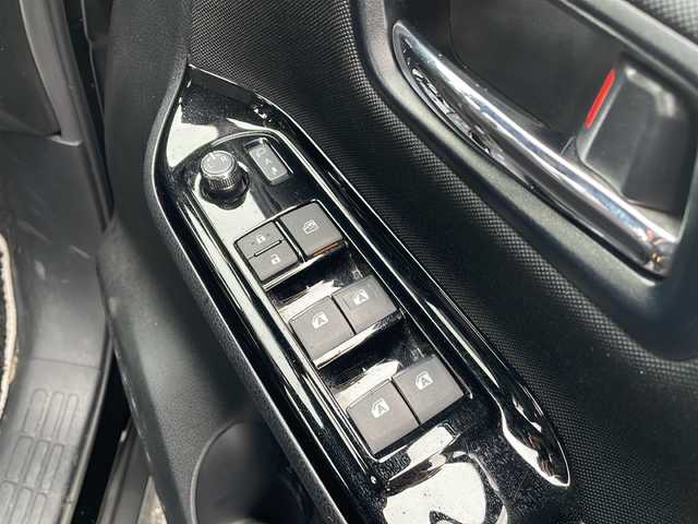 トヨタ ヴォクシー ZS 煌 岩手県 2018(平30)年 6.2万km ブラック 純正10インチSDナビ/AM/FM/CD/DVD/Bluetooth/フルセグTV/バックカメラ/ビルトインETC/ドライブレコーダー/クルーズコントロール/衝突被害軽減ブレーキ/レーンキープアシスト/横滑り防止装置/アイドリングストップ/オートライト/オートハイビーム/LEDヘッドライト/フォグランプ/スマートキー/プッシュスタート/電動格納ミラー/純正16インチAW/純正フロアマット/純正ドアバイザー/保証書/取扱説明書