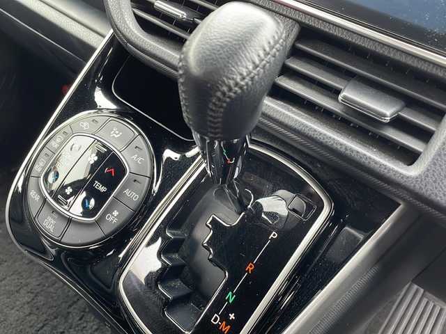 トヨタ ヴォクシー ZS 煌 岩手県 2018(平30)年 6.2万km ブラック 純正10インチSDナビ/AM/FM/CD/DVD/Bluetooth/フルセグTV/バックカメラ/ビルトインETC/ドライブレコーダー/クルーズコントロール/衝突被害軽減ブレーキ/レーンキープアシスト/横滑り防止装置/アイドリングストップ/オートライト/オートハイビーム/LEDヘッドライト/フォグランプ/スマートキー/プッシュスタート/電動格納ミラー/純正16インチAW/純正フロアマット/純正ドアバイザー/保証書/取扱説明書