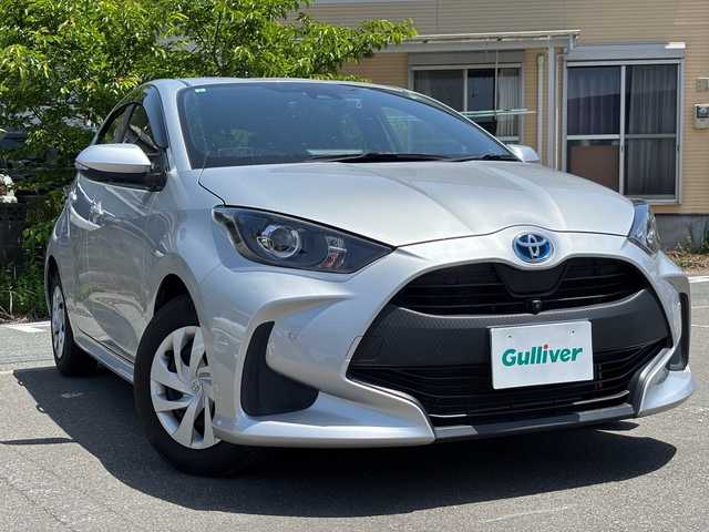 トヨタ ヤリス ハイブリッド X 福岡県 2021(令3)年 3.1万km シルバーM ワンオーナー/純正ディスプレイオーディオ（ナビ有り）/　USB、BT、Mirrorcast、/フルセグTV/ETC/レーダークルーズコントロール/ドライブレコーダー（前後）/コーナーセンサー/オートライト/オートハイビーム/ヘッドライトレベライザー/オートエアコン/ステアリングリモコン/保証書/スペアキー×1