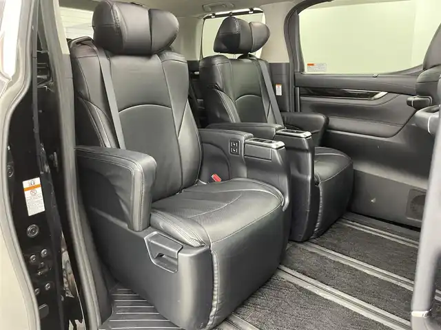 トヨタ ヴェルファイア Z Gエディション 福岡県 2017(平29)年 11.1万km ブラック サンルーフ　/アルパインフリップダウンモニター　/アルパイン１１型ナビ　/バックカメラ　/ＥＴＣ　/レーダークルコン　/コーナーセンサー　/衝突被害軽減　/両側電動スライドドア　/パワーバックドア　/ステアリングヒーター/ハーフレザーシート/シートメモリー