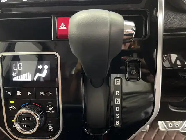 トヨタ ルーミー G コージーエディション 鹿児島県 2019(令1)年 4.3万km ファイアークォーツレッドM トヨタ純正SDナビ/フルセグTV/Bluetooth/AM/FM/CD/DVD/バックカメラ/両側電動スライドドア/ETC/クルーズコントロール/ステアリングスイッチ/ウッドコンビステアリング/コーナーセンサー/衝突被害軽減ブレーキ/LEDヘッドライト/シートヒーター/電動格納ミラー/社外コンソール/社外フロアマット