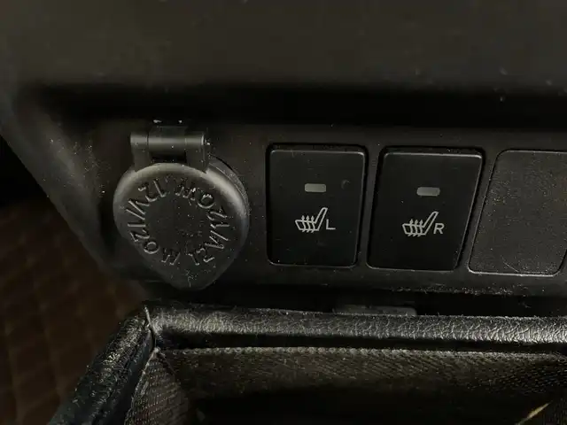 トヨタ ルーミー G コージーエディション 鹿児島県 2019(令1)年 4.3万km ファイアークォーツレッドM トヨタ純正SDナビ/フルセグTV/Bluetooth/AM/FM/CD/DVD/バックカメラ/両側電動スライドドア/ETC/クルーズコントロール/ステアリングスイッチ/ウッドコンビステアリング/コーナーセンサー/衝突被害軽減ブレーキ/LEDヘッドライト/シートヒーター/電動格納ミラー/社外コンソール/社外フロアマット