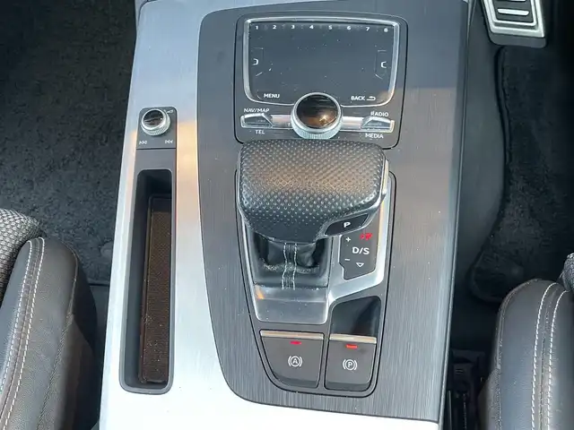 アウディ Ｑ５ 2．0TFSIクワトロ スポーツ 鹿児島県 2019(令1)年 5.1万km 白 禁煙車/純正ナビ/Bluetooth/バックカメラ/ETC/ドライブレコーダー/ハーフレザーシート/4WD/電動リアゲート/純正フロアマット/純正19インチアルミホイール/パワーシート