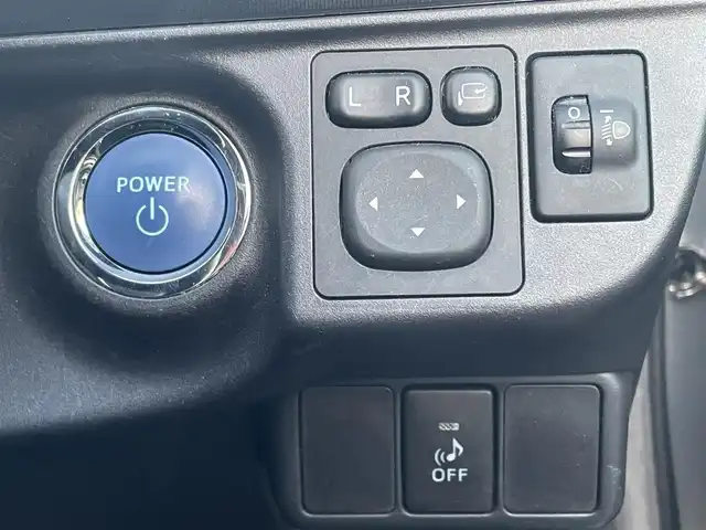 トヨタ アクア G ブラックソフトレザーセレ 山形県 2013(平25)年 3.8万km シルバーM 純正SDナビ/　　【CD DVD BT フルセグ USB】/バックカメラ/LEDオートライト/ブラックソフトレザーシート/15インチアルミホイール/アイドリングストップ/ステアリングスイッチ/電動格納ウインカーミラー/純正フロアマット/ドアバイザー/スマートキー