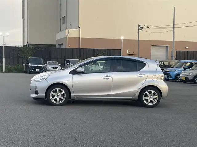 トヨタ アクア G ブラックソフトレザーセレ 山形県 2013(平25)年 3.8万km シルバーM 純正SDナビ/　　【CD DVD BT フルセグ USB】/バックカメラ/LEDオートライト/ブラックソフトレザーシート/15インチアルミホイール/アイドリングストップ/ステアリングスイッチ/電動格納ウインカーミラー/純正フロアマット/ドアバイザー/スマートキー