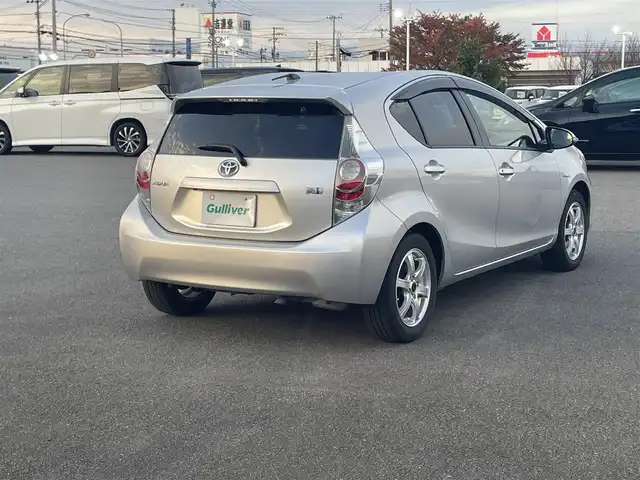 トヨタ アクア G ブラックソフトレザーセレ 山形県 2013(平25)年 3.8万km シルバーM 純正SDナビ/　　【CD DVD BT フルセグ USB】/バックカメラ/LEDオートライト/ブラックソフトレザーシート/15インチアルミホイール/アイドリングストップ/ステアリングスイッチ/電動格納ウインカーミラー/純正フロアマット/ドアバイザー/スマートキー