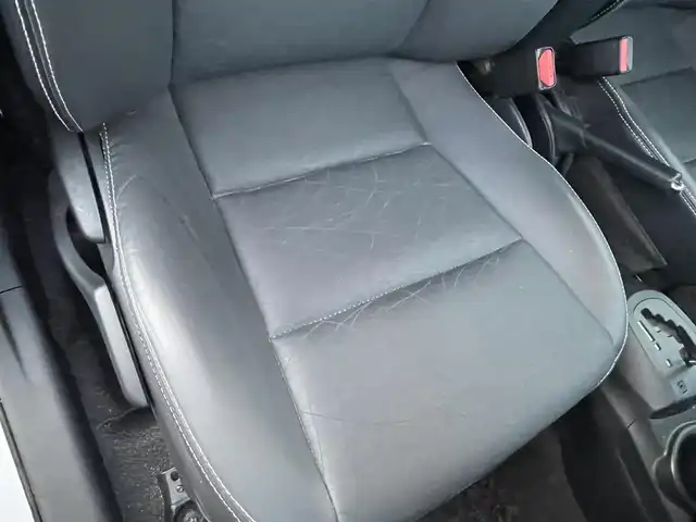 トヨタ アクア G ブラックソフトレザーセレ 山形県 2013(平25)年 3.8万km シルバーM 純正SDナビ/　　【CD DVD BT フルセグ USB】/バックカメラ/LEDオートライト/ブラックソフトレザーシート/15インチアルミホイール/アイドリングストップ/ステアリングスイッチ/電動格納ウインカーミラー/純正フロアマット/ドアバイザー/スマートキー