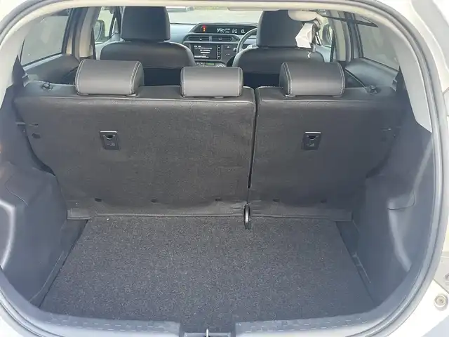 トヨタ アクア G ブラックソフトレザーセレ 山形県 2013(平25)年 3.8万km シルバーM 純正SDナビ/　　【CD DVD BT フルセグ USB】/バックカメラ/LEDオートライト/ブラックソフトレザーシート/15インチアルミホイール/アイドリングストップ/ステアリングスイッチ/電動格納ウインカーミラー/純正フロアマット/ドアバイザー/スマートキー