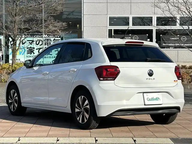 フォルクスワーゲン ＶＷ ポロ TSIコンフォートライン 福島県 2021(令3)年 2.4万km ピュアホワイト ワンオーナー/プリクラッシュブレーキシステム/プロアクティブオキュパントプロテクション/純正SDナビゲーション/【フルセグTV/Bluetooth/App connect】/ETC2.0/リアビューカメラ/LEDヘッドライト/・オートライト/スマートキー/・プッシュスタート/電動格納ミラー/・ヒーテッドドアミラー/純正フロアマット/取扱説明書/新車時保証書