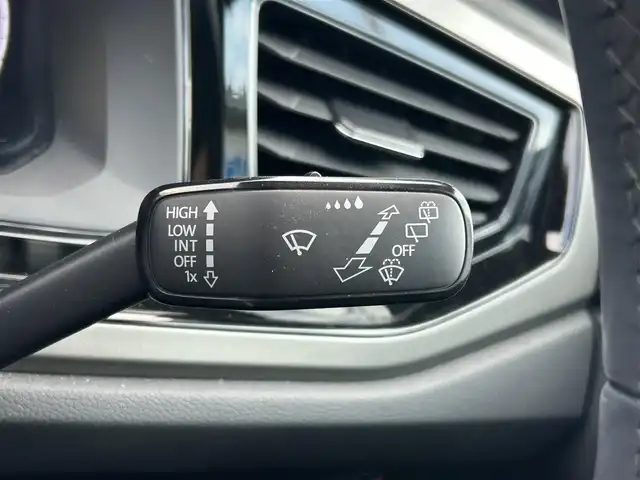 フォルクスワーゲン ＶＷ ポロ TSIコンフォートライン 福島県 2021(令3)年 2.4万km ピュアホワイト ワンオーナー/プリクラッシュブレーキシステム/プロアクティブオキュパントプロテクション/純正SDナビゲーション/【フルセグTV/Bluetooth/App connect】/ETC2.0/リアビューカメラ/LEDヘッドライト/・オートライト/スマートキー/・プッシュスタート/電動格納ミラー/・ヒーテッドドアミラー/純正フロアマット/取扱説明書/新車時保証書