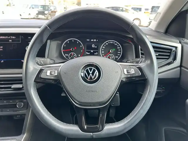 フォルクスワーゲン ＶＷ ポロ TSIコンフォートライン 福島県 2021(令3)年 2.4万km ピュアホワイト ワンオーナー/プリクラッシュブレーキシステム/プロアクティブオキュパントプロテクション/純正SDナビゲーション/【フルセグTV/Bluetooth/App connect】/ETC2.0/リアビューカメラ/LEDヘッドライト/・オートライト/スマートキー/・プッシュスタート/電動格納ミラー/・ヒーテッドドアミラー/純正フロアマット/取扱説明書/新車時保証書