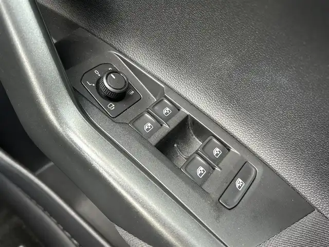 フォルクスワーゲン ＶＷ ポロ TSIコンフォートライン 福島県 2021(令3)年 2.4万km ピュアホワイト ワンオーナー/プリクラッシュブレーキシステム/プロアクティブオキュパントプロテクション/純正SDナビゲーション/【フルセグTV/Bluetooth/App connect】/ETC2.0/リアビューカメラ/LEDヘッドライト/・オートライト/スマートキー/・プッシュスタート/電動格納ミラー/・ヒーテッドドアミラー/純正フロアマット/取扱説明書/新車時保証書