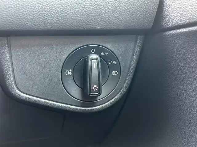 フォルクスワーゲン ＶＷ ポロ TSIコンフォートライン 福島県 2021(令3)年 2.4万km ピュアホワイト ワンオーナー/プリクラッシュブレーキシステム/プロアクティブオキュパントプロテクション/純正SDナビゲーション/【フルセグTV/Bluetooth/App connect】/ETC2.0/リアビューカメラ/LEDヘッドライト/・オートライト/スマートキー/・プッシュスタート/電動格納ミラー/・ヒーテッドドアミラー/純正フロアマット/取扱説明書/新車時保証書