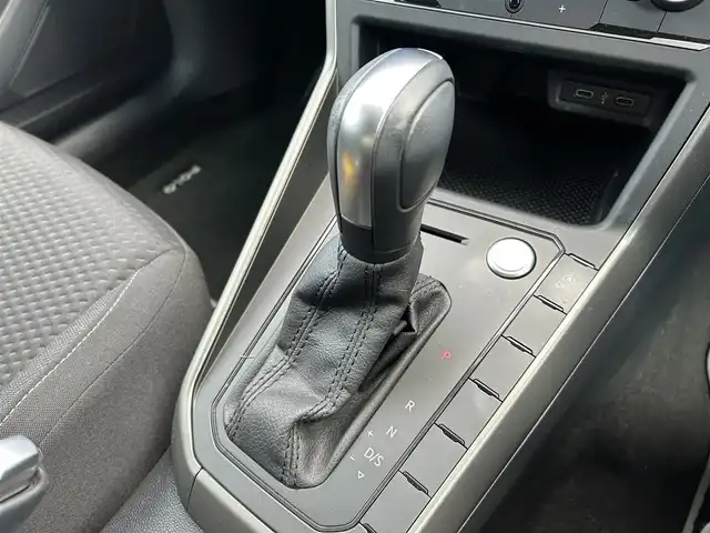 フォルクスワーゲン ＶＷ ポロ TSIコンフォートライン 福島県 2021(令3)年 2.4万km ピュアホワイト ワンオーナー/プリクラッシュブレーキシステム/プロアクティブオキュパントプロテクション/純正SDナビゲーション/【フルセグTV/Bluetooth/App connect】/ETC2.0/リアビューカメラ/LEDヘッドライト/・オートライト/スマートキー/・プッシュスタート/電動格納ミラー/・ヒーテッドドアミラー/純正フロアマット/取扱説明書/新車時保証書