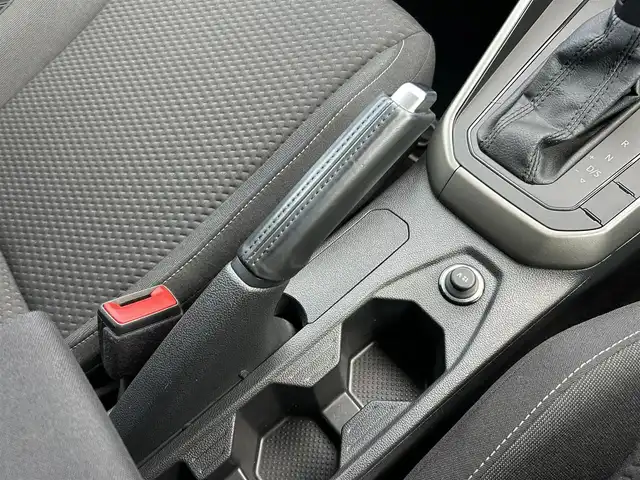 フォルクスワーゲン ＶＷ ポロ TSIコンフォートライン 福島県 2021(令3)年 2.4万km ピュアホワイト ワンオーナー/プリクラッシュブレーキシステム/プロアクティブオキュパントプロテクション/純正SDナビゲーション/【フルセグTV/Bluetooth/App connect】/ETC2.0/リアビューカメラ/LEDヘッドライト/・オートライト/スマートキー/・プッシュスタート/電動格納ミラー/・ヒーテッドドアミラー/純正フロアマット/取扱説明書/新車時保証書