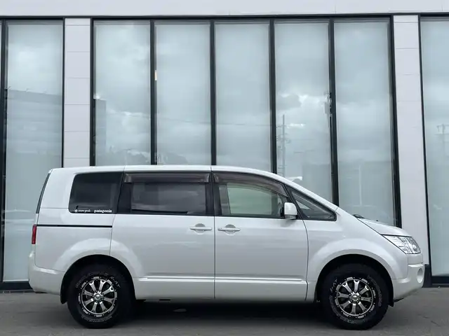 三菱 デリカＤ：５ D－Power package 大阪府 2015(平27)年 13.1万km ウォームホワイトパール 社外9インチナビ　ALPINEナビ/・Bluetooth/フルセグTV/CD/DVD/ラジオ/主要装備/・クルーズコントロール/・横滑り防止装置/・パドルシフト/・両側パワースライドドア/・本革カバーシート/・D+Nシートヒーター/・社外MKWAWホイール/純正AW有/・スタッドレスタイヤ/・社外フロアマット/・キセノンヘッドライト/・フォグランプ/・ドライブレコーダー/・ETC