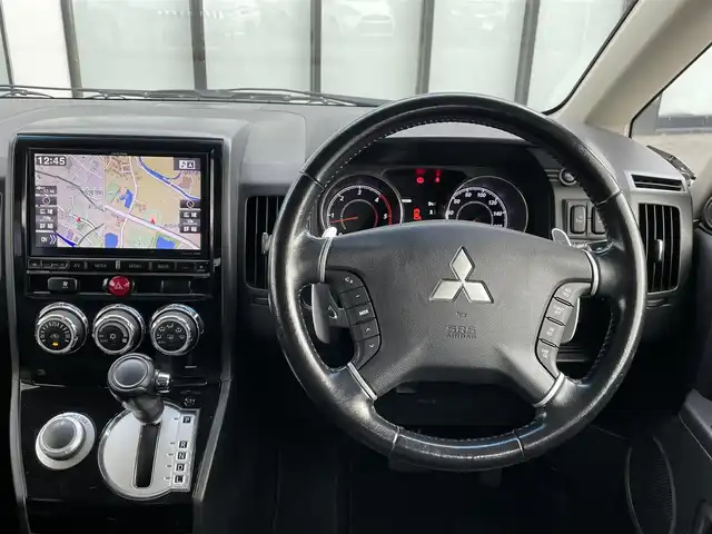 三菱 デリカＤ：５ D－Power package 大阪府 2015(平27)年 13.1万km ウォームホワイトパール 社外9インチナビ　ALPINEナビ/・Bluetooth/フルセグTV/CD/DVD/ラジオ/主要装備/・クルーズコントロール/・横滑り防止装置/・パドルシフト/・両側パワースライドドア/・本革カバーシート/・D+Nシートヒーター/・社外MKWAWホイール/純正AW有/・スタッドレスタイヤ/・社外フロアマット/・キセノンヘッドライト/・フォグランプ/・ドライブレコーダー/・ETC