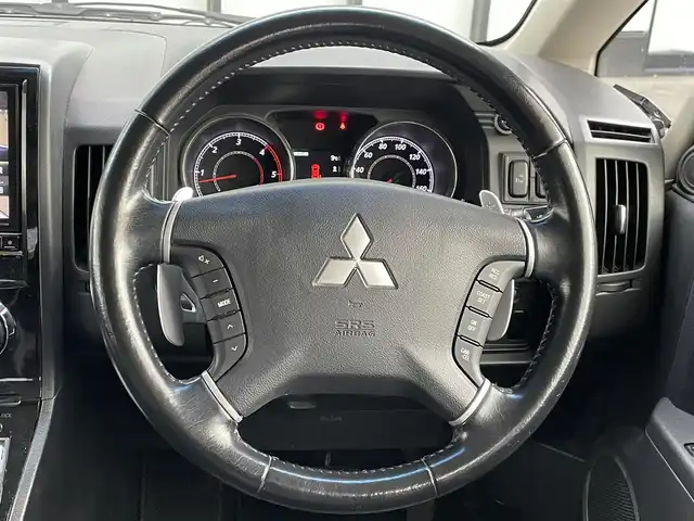 三菱 デリカＤ：５ D－Power package 大阪府 2015(平27)年 13.1万km ウォームホワイトパール 社外9インチナビ　ALPINEナビ/・Bluetooth/フルセグTV/CD/DVD/ラジオ/主要装備/・クルーズコントロール/・横滑り防止装置/・パドルシフト/・両側パワースライドドア/・本革カバーシート/・D+Nシートヒーター/・社外MKWAWホイール/純正AW有/・スタッドレスタイヤ/・社外フロアマット/・キセノンヘッドライト/・フォグランプ/・ドライブレコーダー/・ETC