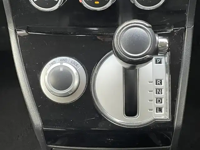 三菱 デリカＤ：５ D－Power package 大阪府 2015(平27)年 13.1万km ウォームホワイトパール 社外9インチナビ　ALPINEナビ/・Bluetooth/フルセグTV/CD/DVD/ラジオ/主要装備/・クルーズコントロール/・横滑り防止装置/・パドルシフト/・両側パワースライドドア/・本革カバーシート/・D+Nシートヒーター/・社外MKWAWホイール/純正AW有/・スタッドレスタイヤ/・社外フロアマット/・キセノンヘッドライト/・フォグランプ/・ドライブレコーダー/・ETC