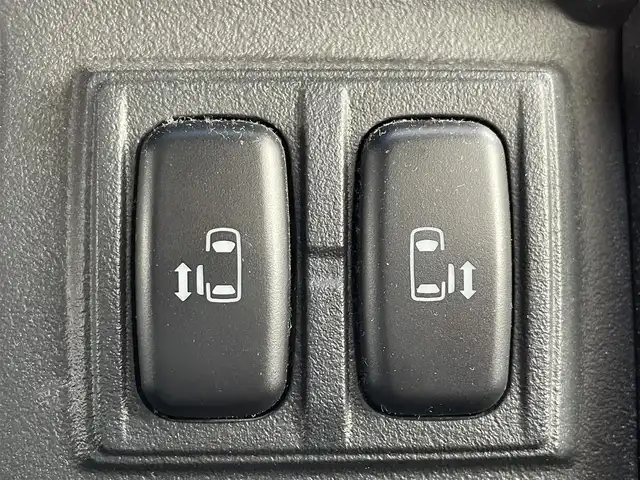 三菱 デリカＤ：５ D－Power package 大阪府 2015(平27)年 13.1万km ウォームホワイトパール 社外9インチナビ　ALPINEナビ/・Bluetooth/フルセグTV/CD/DVD/ラジオ/主要装備/・クルーズコントロール/・横滑り防止装置/・パドルシフト/・両側パワースライドドア/・本革カバーシート/・D+Nシートヒーター/・社外MKWAWホイール/純正AW有/・スタッドレスタイヤ/・社外フロアマット/・キセノンヘッドライト/・フォグランプ/・ドライブレコーダー/・ETC