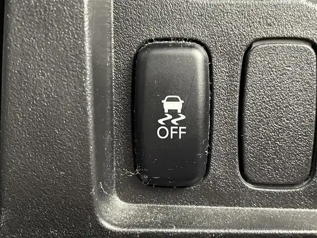 三菱 デリカＤ：５ D－Power package 大阪府 2015(平27)年 13.1万km ウォームホワイトパール 社外9インチナビ　ALPINEナビ/・Bluetooth/フルセグTV/CD/DVD/ラジオ/主要装備/・クルーズコントロール/・横滑り防止装置/・パドルシフト/・両側パワースライドドア/・本革カバーシート/・D+Nシートヒーター/・社外MKWAWホイール/純正AW有/・スタッドレスタイヤ/・社外フロアマット/・キセノンヘッドライト/・フォグランプ/・ドライブレコーダー/・ETC