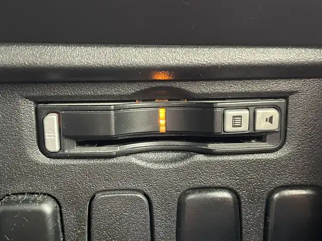 三菱 デリカＤ：５ D－Power package 大阪府 2015(平27)年 13.1万km ウォームホワイトパール 社外9インチナビ　ALPINEナビ/・Bluetooth/フルセグTV/CD/DVD/ラジオ/主要装備/・クルーズコントロール/・横滑り防止装置/・パドルシフト/・両側パワースライドドア/・本革カバーシート/・D+Nシートヒーター/・社外MKWAWホイール/純正AW有/・スタッドレスタイヤ/・社外フロアマット/・キセノンヘッドライト/・フォグランプ/・ドライブレコーダー/・ETC