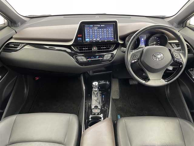 トヨタ Ｃ－ＨＲ G 富山県 2018(平30)年 2万km ブラック/メタルストリームM 純正9型ナビ（DVD/BT/USB/HDMI）/バックカメラ/ドライブレコーダー/ETC/ブラインドスポットモニター/レザーシート/衝突被害軽減システム/レーダークルーズコントロール/レーンキープアシスト/横滑り防止装置/アイドリングストップ/オートホールド付電子パーキング/純正アルミホイール/純正フロアマット/オートLEDライト/オートマチックハイビーム/スマートキー/スペアキー
