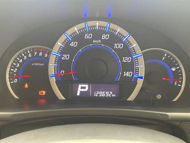 スズキ ワゴンＲ スティングレー X 沖縄県 2013(平25)年 13万km シルキーシルバーメタリック 社外ディスプレイオーディオ　【FH-770DVD】/　(CD/DVD AM/FM)/オートライト　/プッシュスタート　/スマートキー　/アイドリングストップ　/横滑り防止機能　/純正フロアマット　/オートエアコン　/パワーステアリング　/パワーウィンドウ　