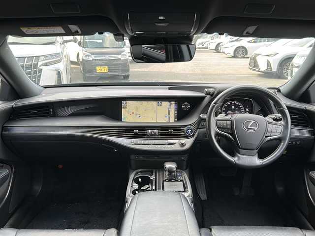レクサス ＬＳ 500h Iパッケージ 大阪府 2017(平29)年 7.7万km グラファイトブラックガラスフレーク プリクラッシュセーフティ　純正ナビ　黒革席　全方位カメラ　前席シートヒーター＆シートクーラー　ハンドルヒーター　パワーバックドア　三眼ＬＥＤ　ＨＵＤ　ＢＳＭ　ＰＫＳＡ　レーンキープ　レーダークルコン　2.0ビルトインETC パワーシート　AC100V リア電動サンシェード　CD DVD BT フルセグTV オートハイビーム