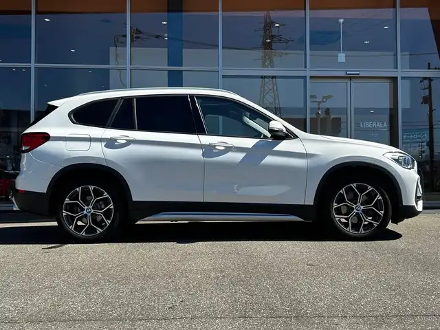 ＢＭＷ Ｘ１ xDrive 18d xライン 富山県 2020(令2)年 2.3万km 白 HDDナビ/AM/FMラジオ/Bluetooth接続/USB接続/バックカメラ/ドラレコ/アイドリングストップ/プッシュスタート/ミラー内蔵型ETC/コーナーセンサー/D/N席パワーシート/D席メモリ機能付き/パークアシスト/ダウンヒルアシスト/レーンキープアシスト/衝突軽減