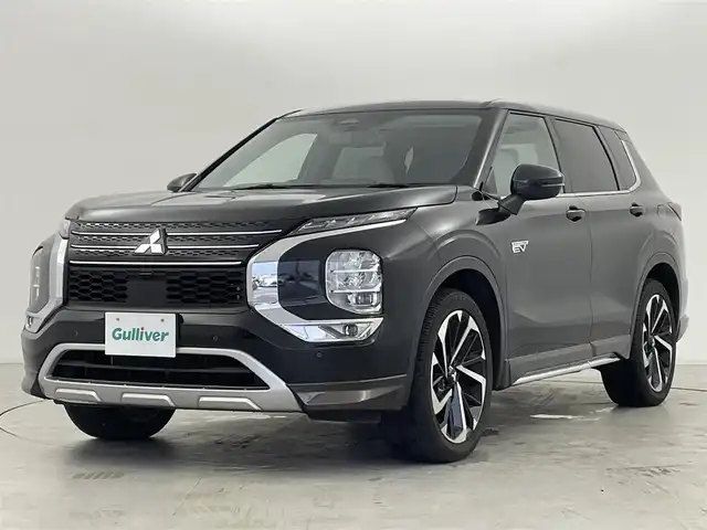 三菱 アウトランダー ＰＨＥＶ P 群馬県 2022(令4)年 3.6万km ブラックダイヤモンド ライトグレーレザーシート/＝＝＝＝＝/純正メーカースマートフォン連携ナビ/・BOSEプレミアムサウンドシステム（9スピーカー）/・9インチWVGAディスプレイ/・Bluetooth(ハンズフリー&オーディオ）/・USBポート　Type-A &C/・Apple Car Play / Android Auto/・地上デジタルTVチューナー/＝＝＝＝＝＝＝＝＝＝/純正メーカーナビ　全周囲モニター　本革シート　パワーシート　ポジションメモリー　シートヒーター　　衝突軽減　エレクトリックテールゲート　追従クルーズ　　前後ドラレコ　ＥＴＣ２．０　充電ケーブル　禁煙車