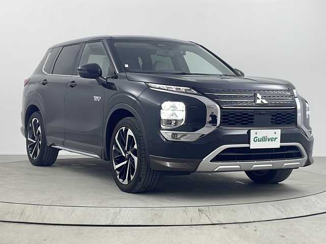 三菱 アウトランダー ＰＨＥＶ P 熊本県 2022(令4)年 3.6万km ブラックダイヤモンド ライトグレーレザーシート/＝＝＝＝＝/純正メーカースマートフォン連携ナビ/・BOSEプレミアムサウンドシステム（9スピーカー）/・9インチWVGAディスプレイ/・Bluetooth(ハンズフリー&オーディオ）/・USBポート　Type-A &C/・Apple Car Play / Android Auto/・地上デジタルTVチューナー/＝＝＝＝＝＝＝＝＝＝/純正メーカーナビ　全周囲モニター　本革シート　パワーシート　ポジションメモリー　シートヒーター　　衝突軽減　エレクトリックテールゲート　追従クルーズ　　前後ドラレコ　ＥＴＣ２．０　充電ケーブル　禁煙車