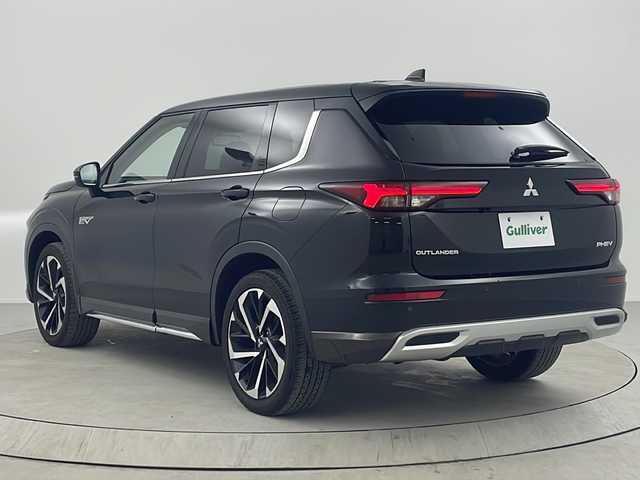 三菱 アウトランダー ＰＨＥＶ P 熊本県 2022(令4)年 3.6万km ブラックダイヤモンド ライトグレーレザーシート/＝＝＝＝＝/純正メーカースマートフォン連携ナビ/・BOSEプレミアムサウンドシステム（9スピーカー）/・9インチWVGAディスプレイ/・Bluetooth(ハンズフリー&オーディオ）/・USBポート　Type-A &C/・Apple Car Play / Android Auto/・地上デジタルTVチューナー/＝＝＝＝＝＝＝＝＝＝/純正メーカーナビ　全周囲モニター　本革シート　パワーシート　ポジションメモリー　シートヒーター　　衝突軽減　エレクトリックテールゲート　追従クルーズ　　前後ドラレコ　ＥＴＣ２．０　充電ケーブル　禁煙車