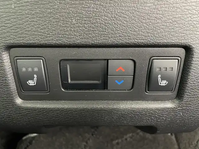 三菱 アウトランダー ＰＨＥＶ P 群馬県 2022(令4)年 3.6万km ブラックダイヤモンド ライトグレーレザーシート/＝＝＝＝＝/純正メーカースマートフォン連携ナビ/・BOSEプレミアムサウンドシステム（9スピーカー）/・9インチWVGAディスプレイ/・Bluetooth(ハンズフリー&オーディオ）/・USBポート　Type-A &C/・Apple Car Play / Android Auto/・地上デジタルTVチューナー/＝＝＝＝＝＝＝＝＝＝/純正メーカーナビ　全周囲モニター　本革シート　パワーシート　ポジションメモリー　シートヒーター　　衝突軽減　エレクトリックテールゲート　追従クルーズ　　前後ドラレコ　ＥＴＣ２．０　充電ケーブル　禁煙車