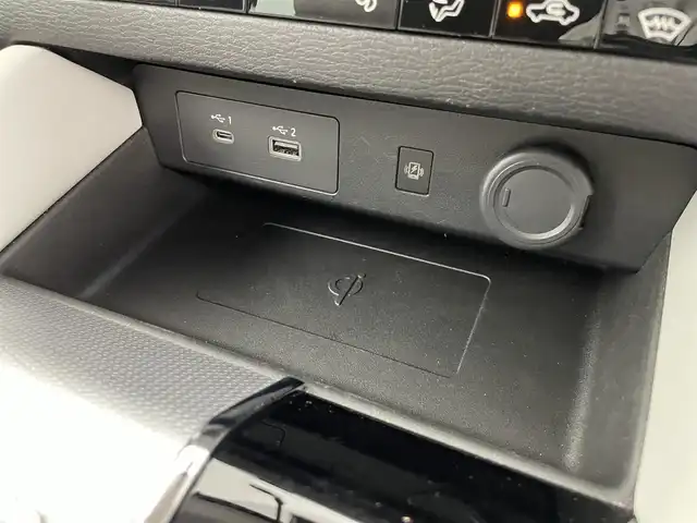 三菱 アウトランダー ＰＨＥＶ P 群馬県 2022(令4)年 3.6万km ブラックダイヤモンド ライトグレーレザーシート/＝＝＝＝＝/純正メーカースマートフォン連携ナビ/・BOSEプレミアムサウンドシステム（9スピーカー）/・9インチWVGAディスプレイ/・Bluetooth(ハンズフリー&オーディオ）/・USBポート　Type-A &C/・Apple Car Play / Android Auto/・地上デジタルTVチューナー/＝＝＝＝＝＝＝＝＝＝/純正メーカーナビ　全周囲モニター　本革シート　パワーシート　ポジションメモリー　シートヒーター　　衝突軽減　エレクトリックテールゲート　追従クルーズ　　前後ドラレコ　ＥＴＣ２．０　充電ケーブル　禁煙車