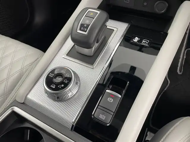 三菱 アウトランダー ＰＨＥＶ P 熊本県 2022(令4)年 3.6万km ブラックダイヤモンド ライトグレーレザーシート/＝＝＝＝＝/純正メーカースマートフォン連携ナビ/・BOSEプレミアムサウンドシステム（9スピーカー）/・9インチWVGAディスプレイ/・Bluetooth(ハンズフリー&オーディオ）/・USBポート　Type-A &C/・Apple Car Play / Android Auto/・地上デジタルTVチューナー/＝＝＝＝＝＝＝＝＝＝/純正メーカーナビ　全周囲モニター　本革シート　パワーシート　ポジションメモリー　シートヒーター　　衝突軽減　エレクトリックテールゲート　追従クルーズ　　前後ドラレコ　ＥＴＣ２．０　充電ケーブル　禁煙車