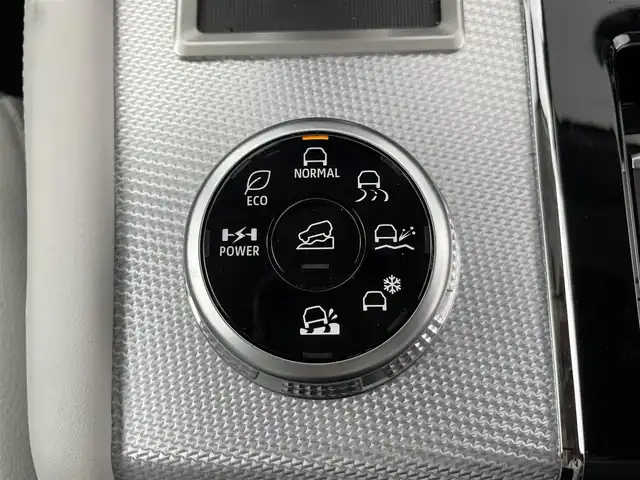 三菱 アウトランダー ＰＨＥＶ P 熊本県 2022(令4)年 3.6万km ブラックダイヤモンド ライトグレーレザーシート/＝＝＝＝＝/純正メーカースマートフォン連携ナビ/・BOSEプレミアムサウンドシステム（9スピーカー）/・9インチWVGAディスプレイ/・Bluetooth(ハンズフリー&オーディオ）/・USBポート　Type-A &C/・Apple Car Play / Android Auto/・地上デジタルTVチューナー/＝＝＝＝＝＝＝＝＝＝/純正メーカーナビ　全周囲モニター　本革シート　パワーシート　ポジションメモリー　シートヒーター　　衝突軽減　エレクトリックテールゲート　追従クルーズ　　前後ドラレコ　ＥＴＣ２．０　充電ケーブル　禁煙車