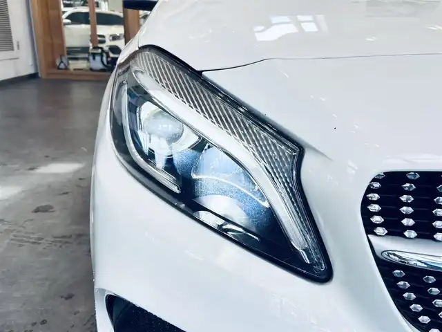 メルセデス・ベンツ Ａ１８０ AMG スタイル 大阪府 2018(平30)年 3.7万km 白 レーダーセーフティP/純正ナビ/TV/バックカメラ/applecarplay/ACC/純正18インチAW/LEDヘッドライト/ブラインドスポット/クリアランスソナー/パドルシフト/ハーフレザー/Dメモリ付きパワーシート/シートヒーター/スマートキー/ETC/ドラレコ