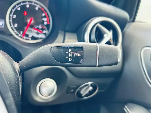 メルセデス・ベンツ Ａ１８０ AMG スタイル 大阪府 2018(平30)年 3.7万km 白 レーダーセーフティP/純正ナビ/TV/バックカメラ/applecarplay/ACC/純正18インチAW/LEDヘッドライト/ブラインドスポット/クリアランスソナー/パドルシフト/ハーフレザー/Dメモリ付きパワーシート/シートヒーター/スマートキー/ETC/ドラレコ