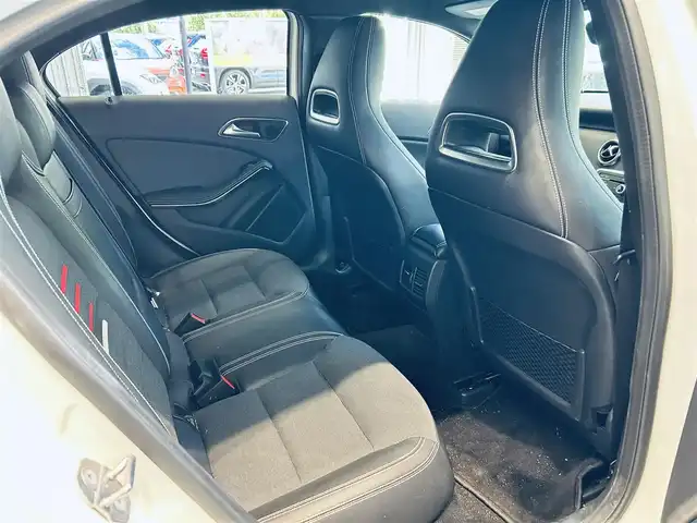 メルセデス・ベンツ Ａ１８０ AMG スタイル 大阪府 2018(平30)年 3.7万km 白 レーダーセーフティP/純正ナビ/TV/バックカメラ/applecarplay/ACC/純正18インチAW/LEDヘッドライト/ブラインドスポット/クリアランスソナー/パドルシフト/ハーフレザー/Dメモリ付きパワーシート/シートヒーター/スマートキー/ETC/ドラレコ