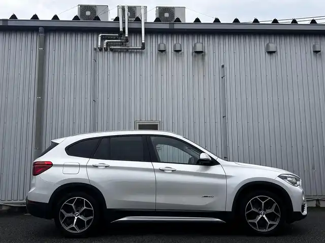 ＢＭＷ Ｘ１ xDrive 18d 静岡県 2017(平29)年 10.5万km ミネラルホワイト ユーザー買取車両/純正ナビ/　【CD/BT】/純正LEDヘッドライト/純正18インチAW/バックカメラ/アダクティブクルーズコントロール/ドライブレコーダー/茶レザーシート/シートヒーター/ミラー一体型ETC/スマートキー/プッシュスタート/新車時保証書/取扱説明書